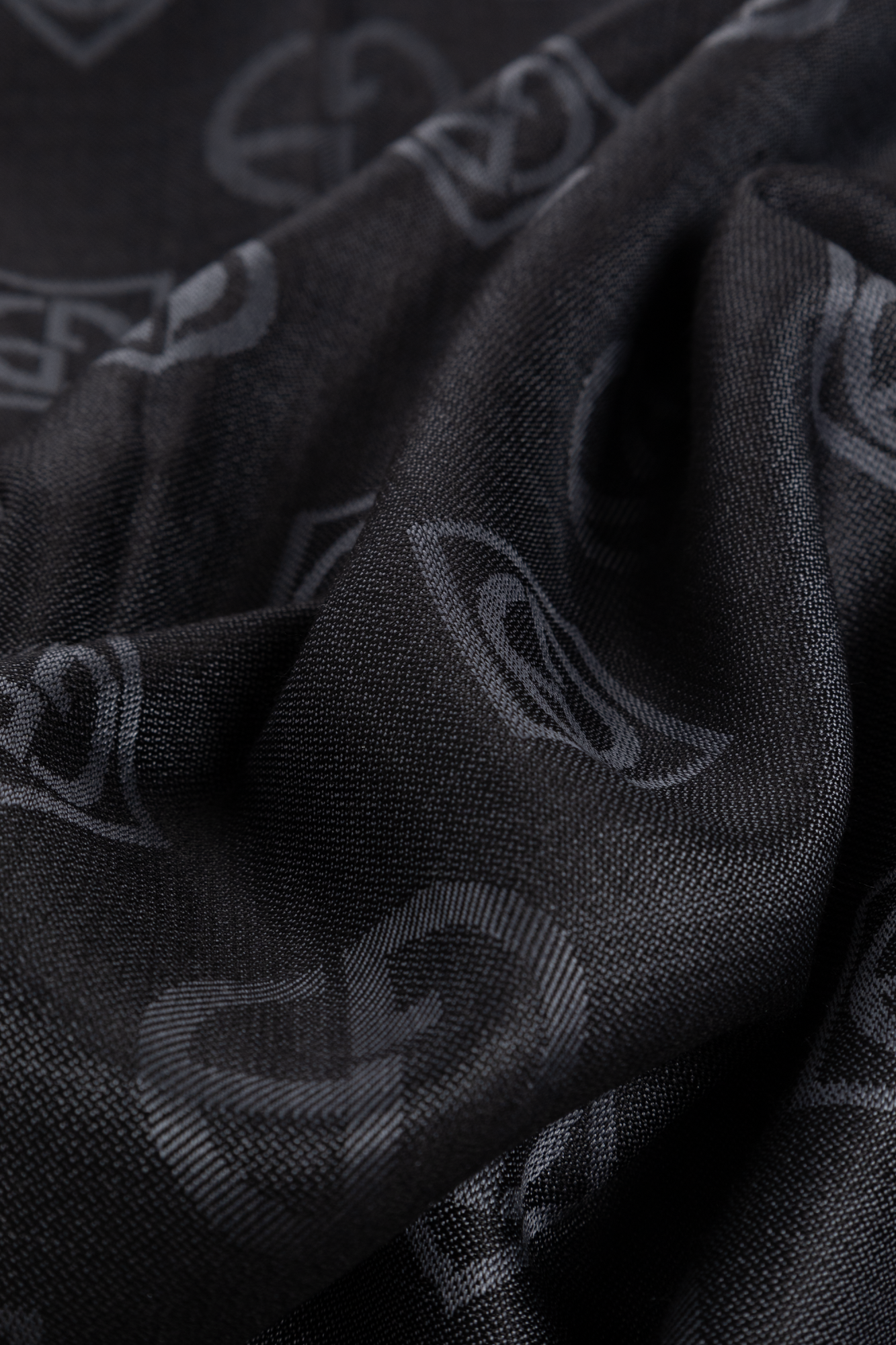 スカーフ GIORGIO ARMANI Woman Scarf Grey GW001011AF15269 U8003 Wool scarf with jacquard monogram | Giorgio Armani